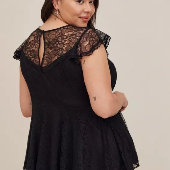 NWT Torrid Lace Black Layered Top Size L/00 - Picture 2 of 9